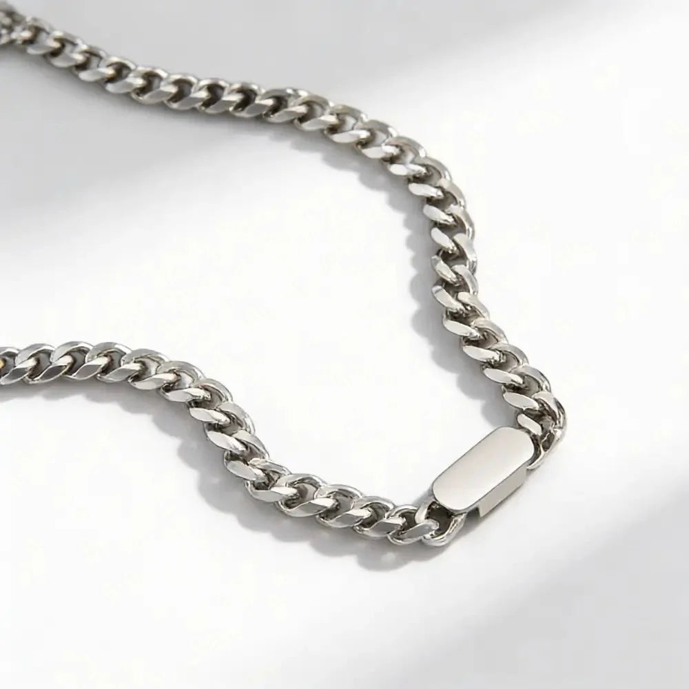 Riva Necklace - Macro