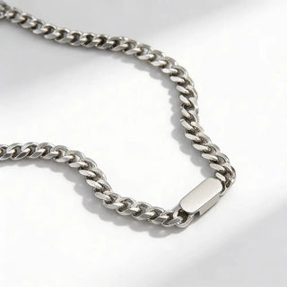 Riva Necklace - Macro
