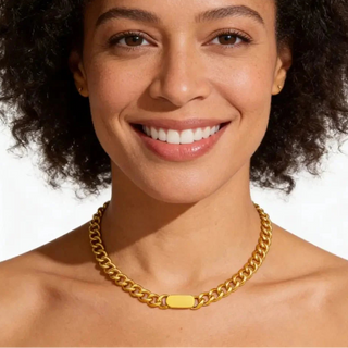 Riva Necklace - Lifestyle