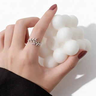 Elisia Leaf Ring - Lifestyle
